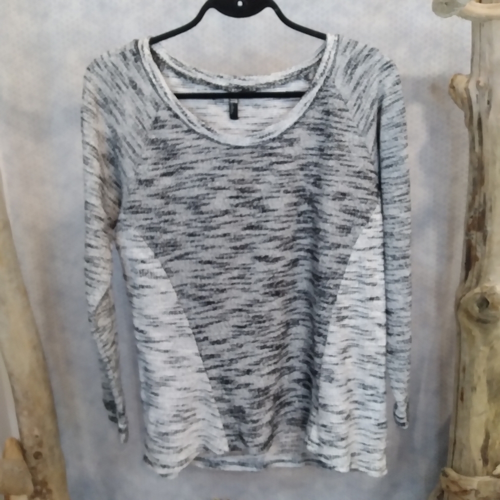 Kut From the Kloth marled grey/white/silver thread paneled crew neck sweater Med